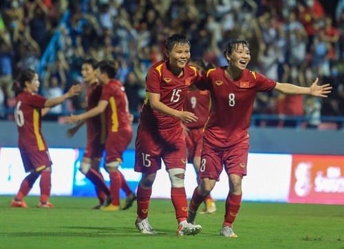 Vietnam women’s football team beat Philippines 2-1 - ảnh 1