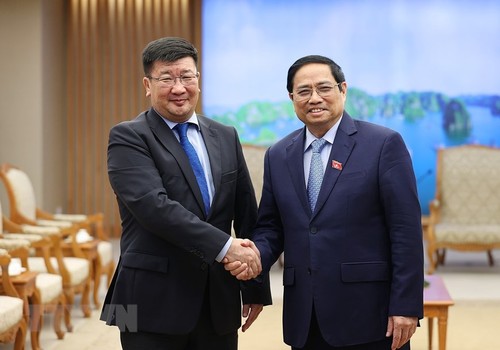 PM reiterates Vietnam’s willingness to support Mongolia's further cooperation with ASEAN - ảnh 1