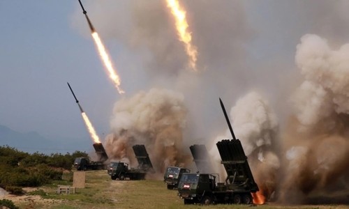 North Korea fires suspected multiple rocket launchers - ảnh 1