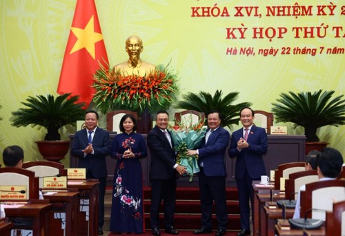 Tran Sy Thanh elected Chairman of Hanoi People's Committee  - ảnh 1
