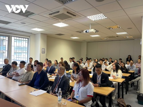 Young Vietnamese in Europe connected to spread knowledge, inspire creativity - ảnh 1