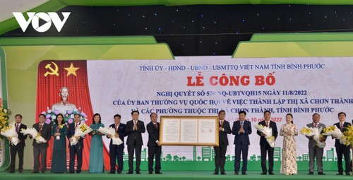 NA Chairman asks Chon Thanh to affirm its role as key industrial center of Binh Phuoc  - ảnh 3