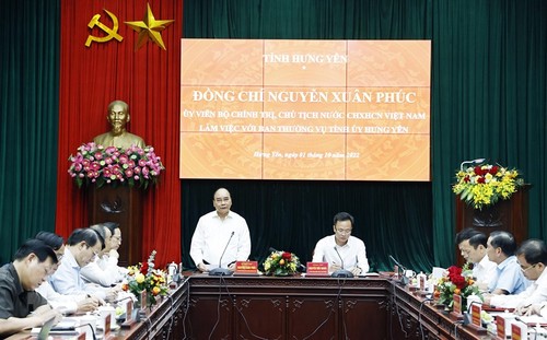 President works with Party Committee of Hung Yen province - ảnh 1
