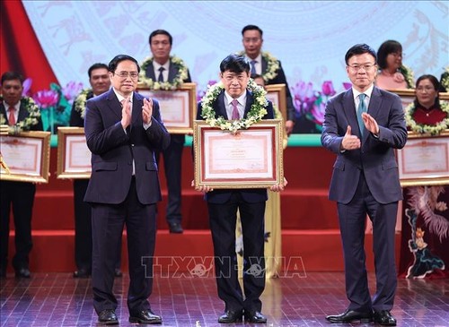 PM calls for joining hands to spread rule of law spirit - ảnh 2