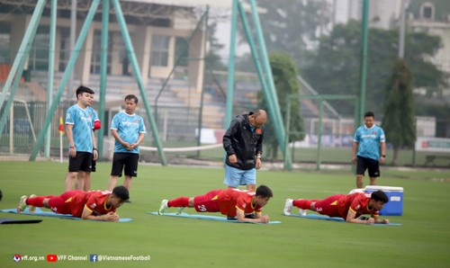 Vietnam football squad aim to win AFF Cup 2022 - ảnh 1