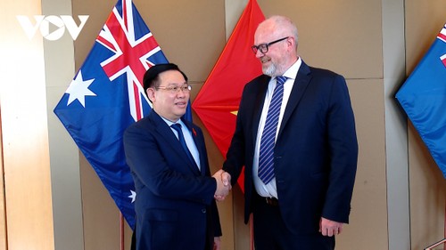 NA Chairman meets Victoria Governor, Australian Assistant Minister  - ảnh 2