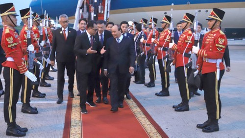 President begins state visit to Indonesia - ảnh 1