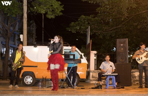 Street music enlivens evenings in Ba Ria-Vung Tau - ảnh 2