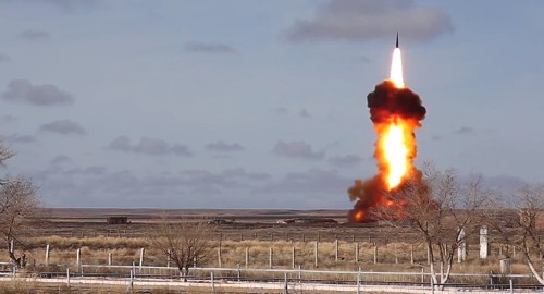 Russia test-fires intercontinental ballistic missile - ảnh 1