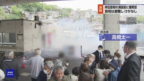Japan's PM safe after explosion in speech area - ảnh 1