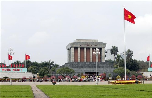 52,000 people visit Ho Chi Minh Mausoleum during three-day holiday - ảnh 1