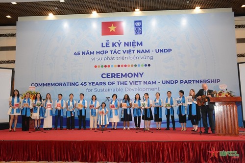 Vietnam, UNDP celebrate 45 years of cooperation for sustainable development - ảnh 1