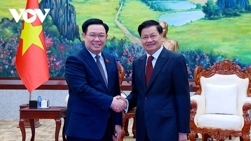 Top legislator concludes trip for CLV Parliamentary Summit, visits to Laos, Thailand - ảnh 1