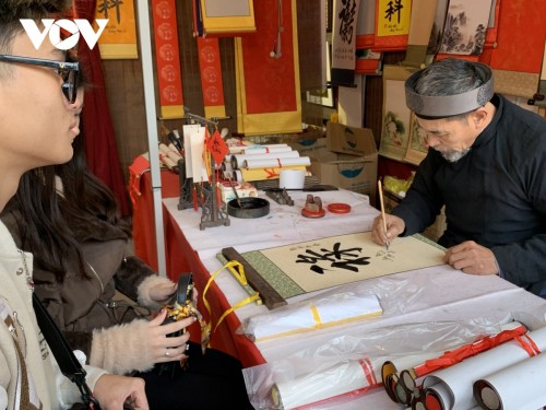40 calligraphers to join Spring Festival at Hanoi’s Temple of Literature  - ảnh 1