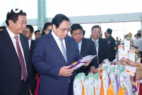 PM urges Vinh Long province to leverage resources for development - ảnh 2