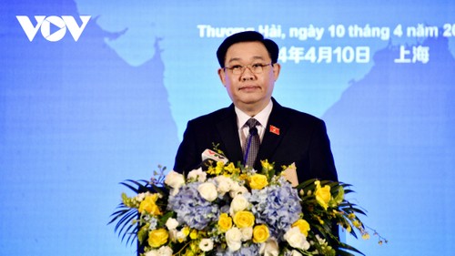 Top legislator addresses policy forum on Vietnam-China investment, trade cooperation  - ảnh 1