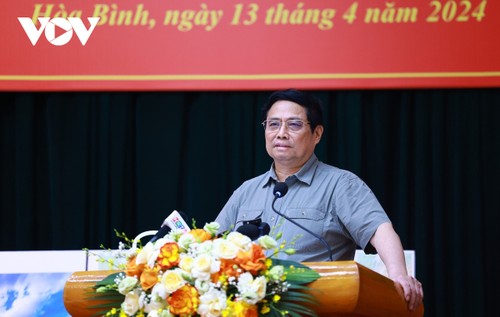 Prime Minister works with leaders of Hoa Binh province - ảnh 1