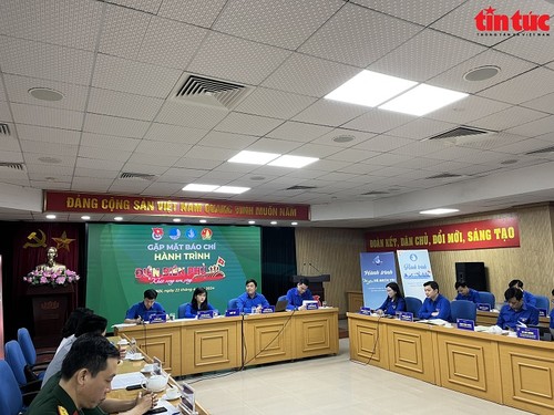 Youth Union launches activities of paying gratitude to Dien Bien veterans  - ảnh 1