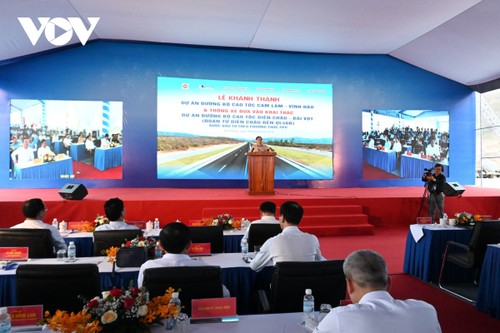 PM attends road sections’ inauguration, inspects drought combat in Ninh Thuan  - ảnh 1
