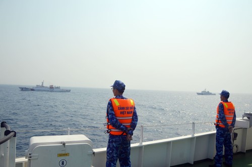 Vietnamese, Chinese coast guards conclude joint patrol - ảnh 1