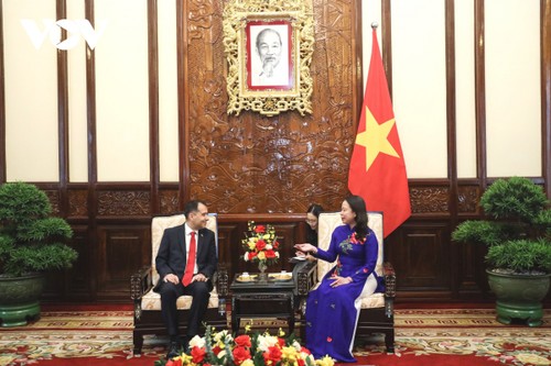 Acting President receives foreign ambassadors presenting credentials - ảnh 3