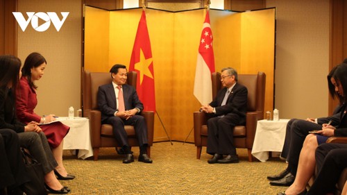 Deputy PM meets Cambodian, Singaporean counterparts in Tokyo - ảnh 2