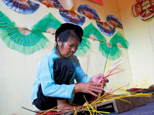 越南人生活中的竹篾扇 - ảnh 2