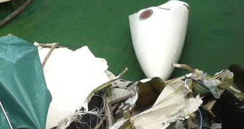 在海上打捞的物品和残骸确认属于CASA-212搜救飞机 - ảnh 1