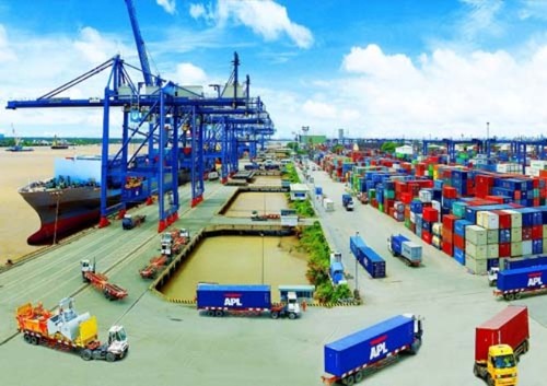 阮春福总理：工贸部门力争出口增长10% - ảnh 1