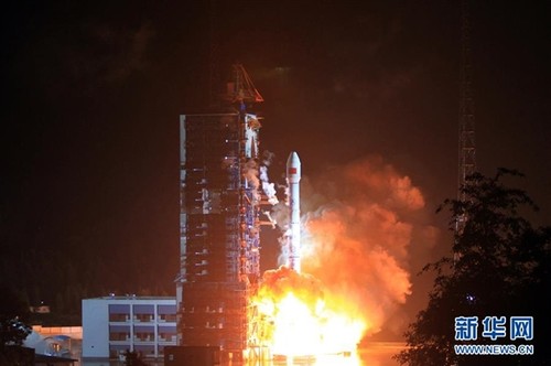 中国成功发射第一颗移动通信卫星 - ảnh 1