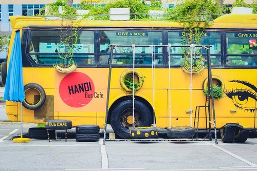 体验新颖独特的河内公交车咖啡馆 - ảnh 1
