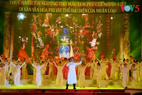 越南三府圣母祭祀信仰获颁人类非物质文化遗产代表作证书 - ảnh 1