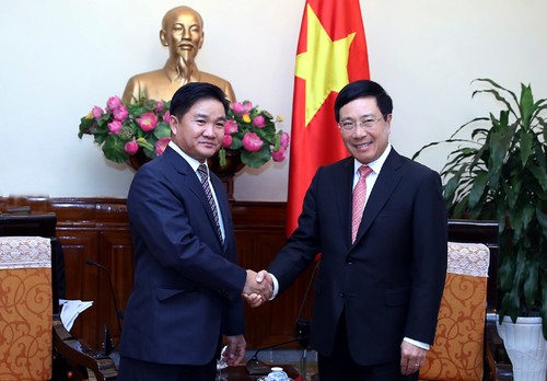 越南政府副总理兼外长范平明会见古巴和老挝代表团 - ảnh 2