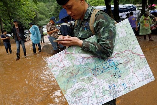 解救泰国少年足球队：努力保障 “救援队在銮洞内的联络畅通无阻 - ảnh 1