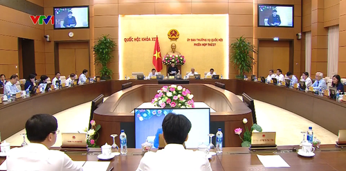 越南国会常委会讨论国会专题监督和质询活动 - ảnh 1