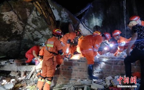 中国发生地震：抢修救援迅速展开 - ảnh 1