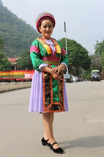 河江省白赫蒙族妇女服装的特征 - ảnh 1