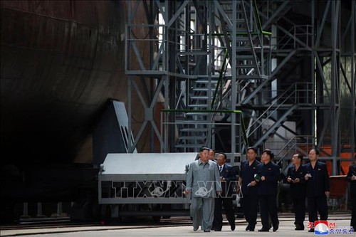 朝鲜最高领导人视察新造舰艇 - ảnh 1