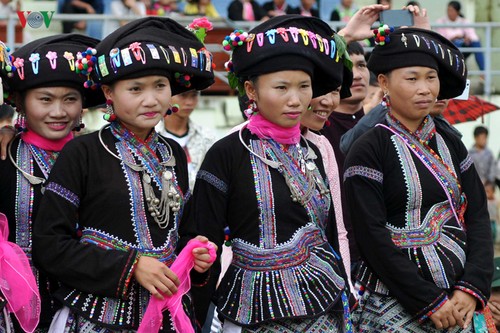 莱州省卢族妇女的传统服装 - ảnh 1