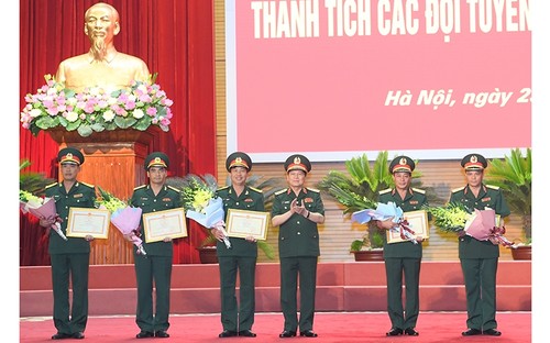 越南国防部表彰2019国际军事比赛越南参赛队 - ảnh 1