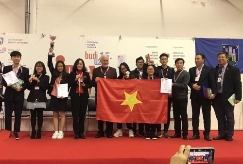 2019年INOVA国际发明比赛：越南学生代表团荣获特别奖和金牌 - ảnh 1