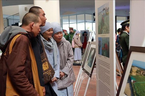 越南保障和推动人权成就图片展在大叻市举行 - ảnh 1