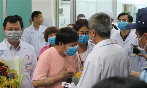 中国驻越南胡志明市领事馆代表到访胡市大水镬医院 - ảnh 1