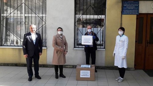 海外越南人制药厂向摩尔多瓦捐赠六百个新冠病毒检测试剂盒 - ảnh 1