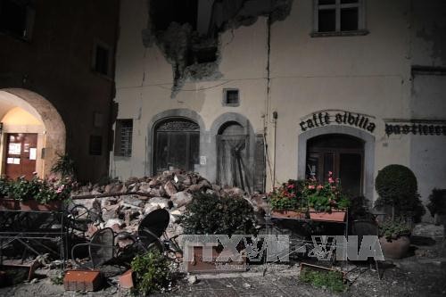 มีผู้ได้รับบาดเจ็บหลายสิบคนจากเหตุแผ่นดินไหวในอิตาลี  - ảnh 1