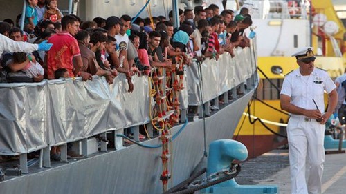 Более миллиона мигрантов в 2015 году прибыло в Европу морским путем - ảnh 1
