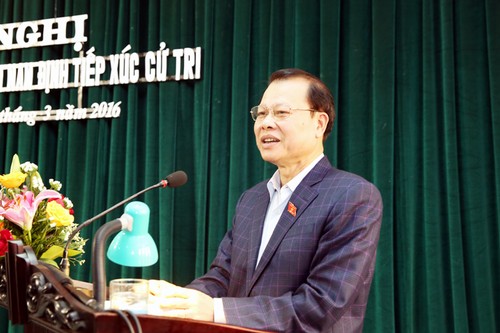 Вице-премьер СРВ Ву Ван Нинь встретился с избирателями города Намдинь - ảnh 1