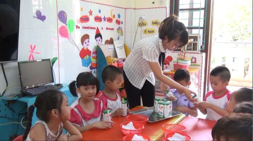 Программа “Детсадовское молоко” в провинции Бакнинь - ảnh 1