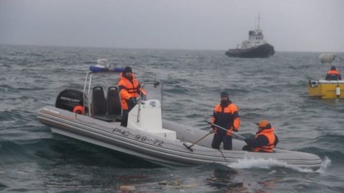 Со дна Черного моря подняли часть фюзеляжа разбившегося Ту-154 - ảnh 1