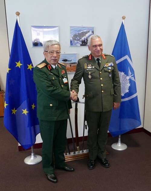 Вьетнам принял участие в конференции командующих вооруженными силами стран ЕС  - ảnh 1